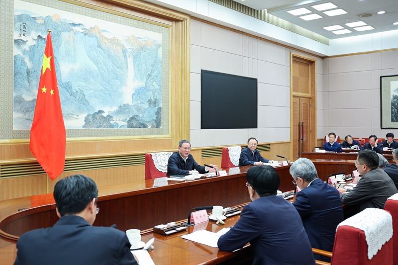 李强主持召开经济形势专家和企业家座谈会