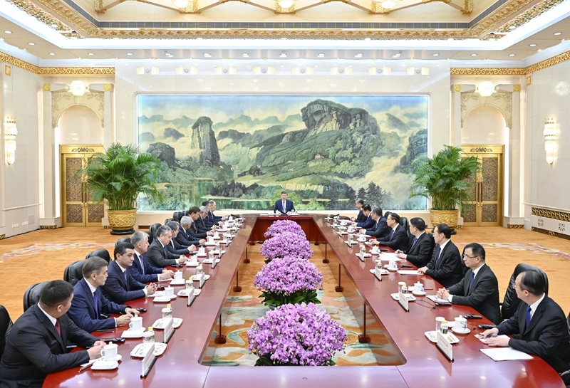 习近平集体会见上海合作组织成员国外长理事会会议外方代...